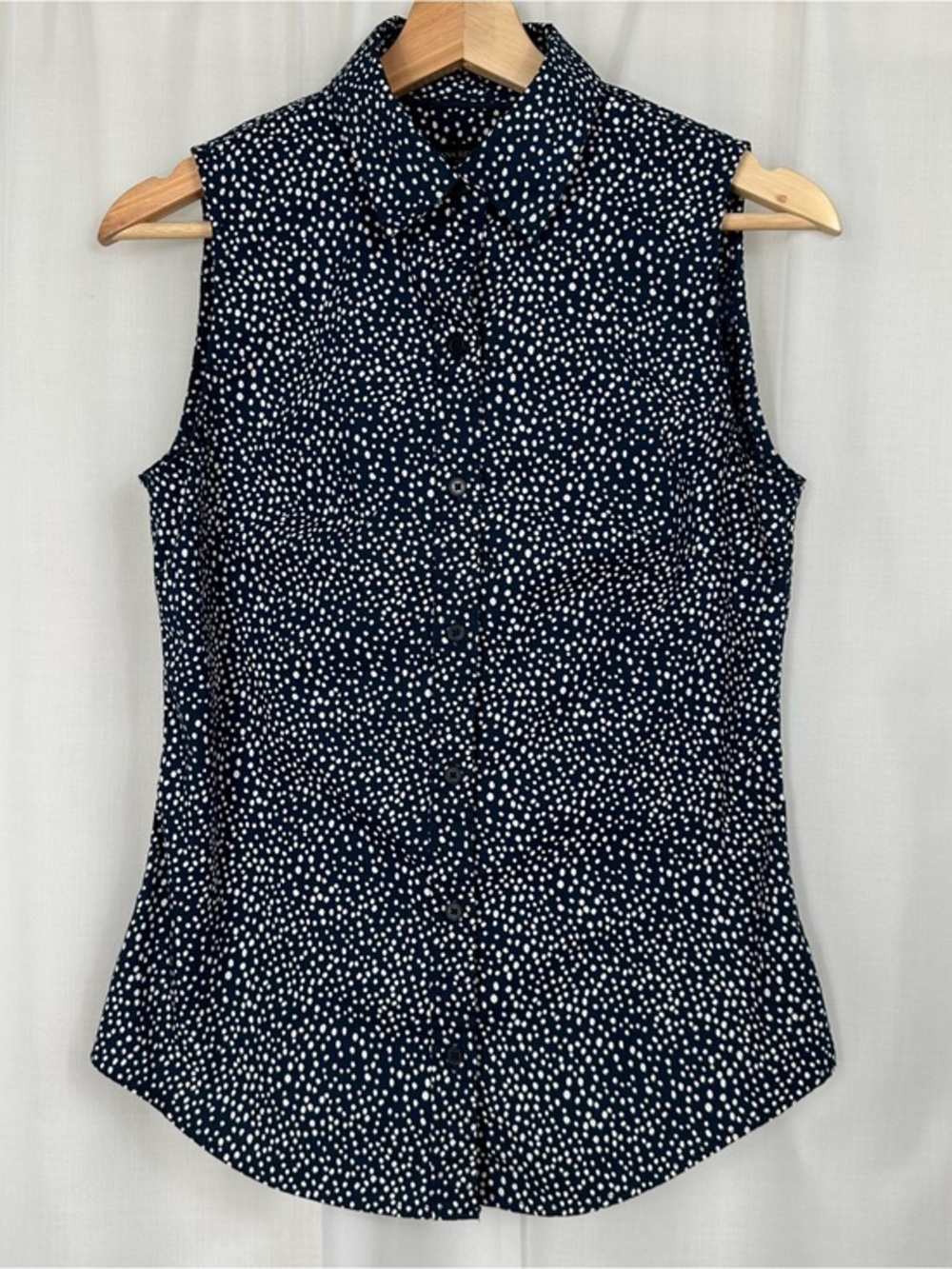 Banana Republic‎ Factory Tailored Fit Sleeveless Button Shirt 4 Blue Ditsy Dot